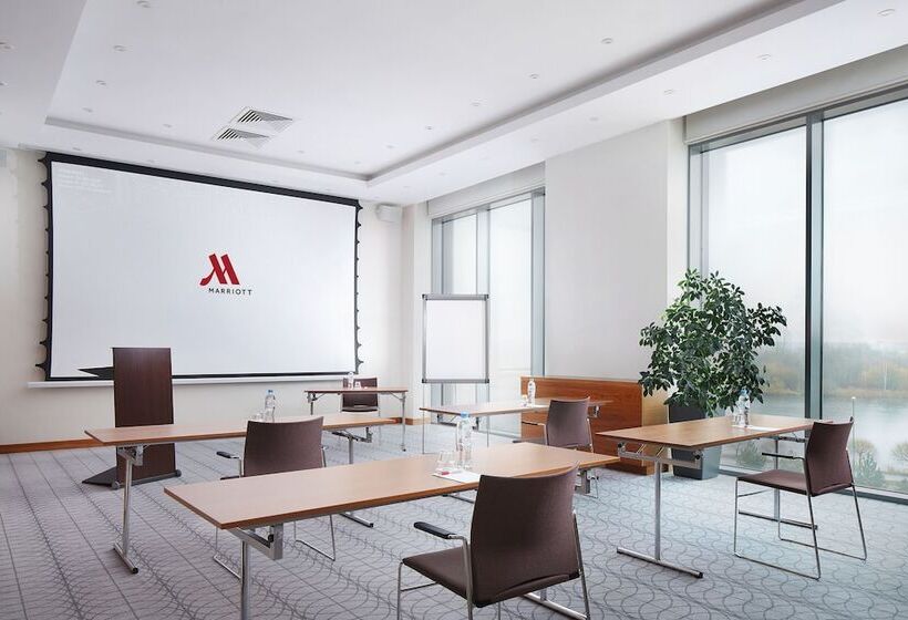 ホテル Minsk Marriott