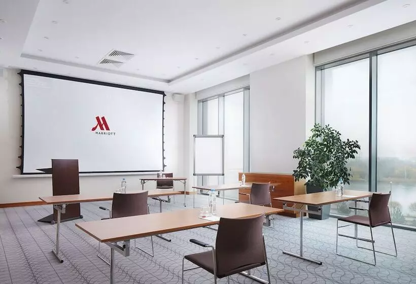 ホテル Minsk Marriott