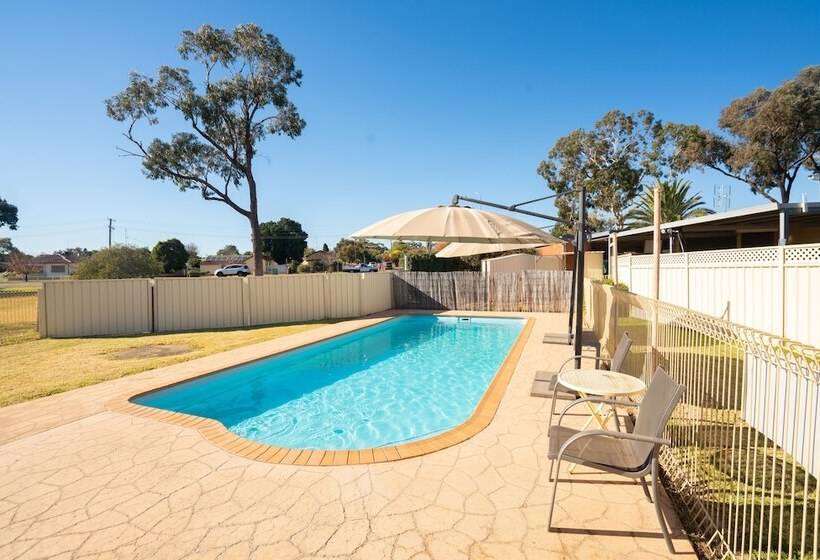 Отель Parkview Motor Inn