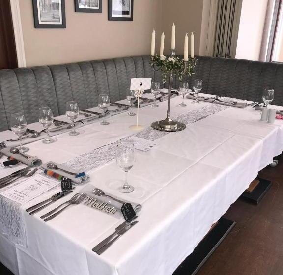 בית מלון כפרי The Maypole At Wellow