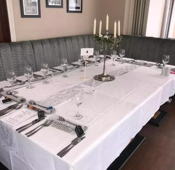 Отель The Maypole At Wellow