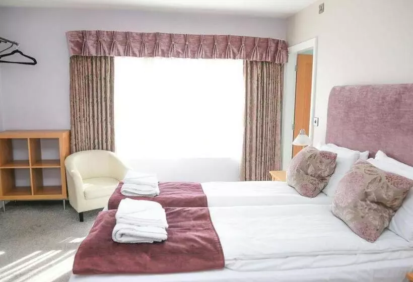 Отель The Maypole At Wellow