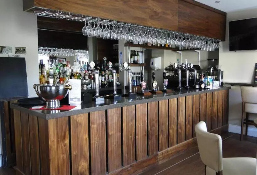 Отель The Maypole At Wellow