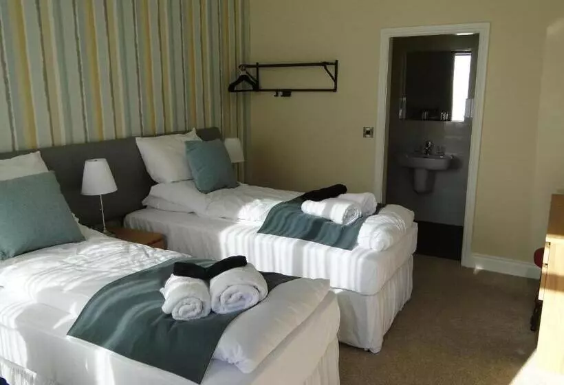 Отель The Maypole At Wellow