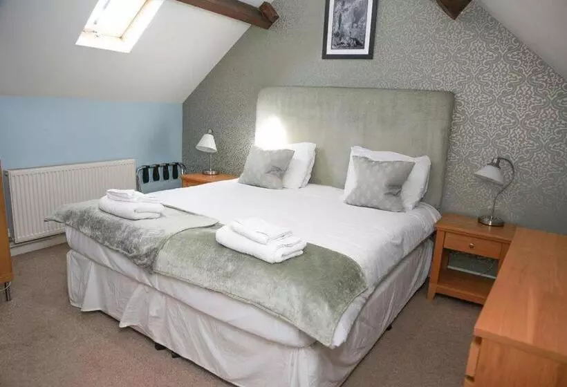 Отель The Maypole At Wellow