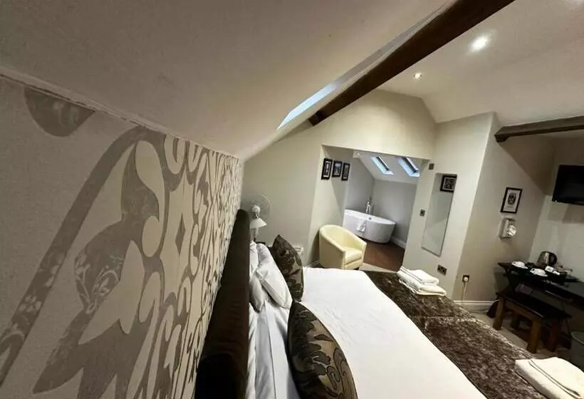 Отель The Maypole At Wellow