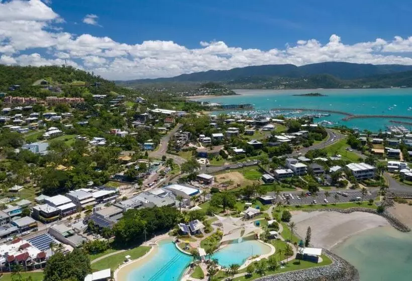 בית מלון כפרי Waterview Airlie Beach
