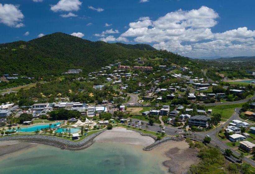 בית מלון כפרי Waterview Airlie Beach