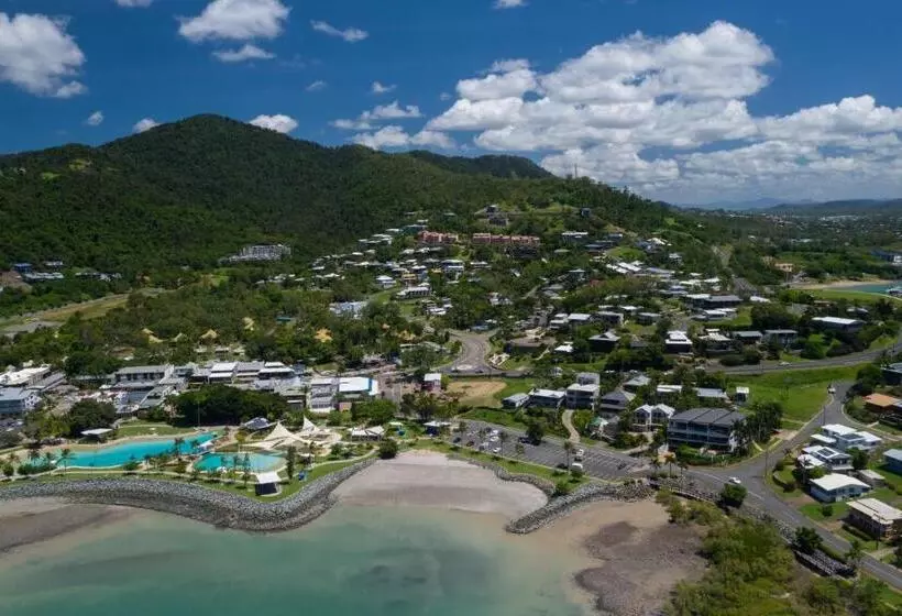 בית מלון כפרי Waterview Airlie Beach