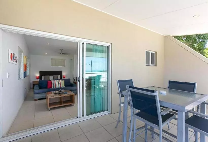 בית מלון כפרי Waterview Airlie Beach