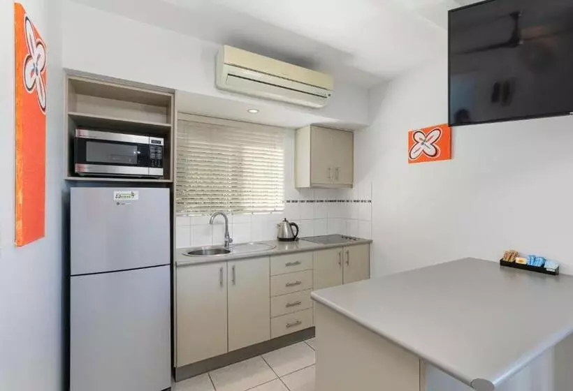 בית מלון כפרי Waterview Airlie Beach