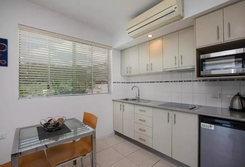 בית מלון כפרי Waterview Airlie Beach