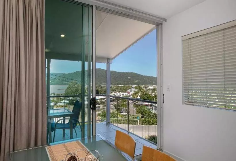 בית מלון כפרי Waterview Airlie Beach
