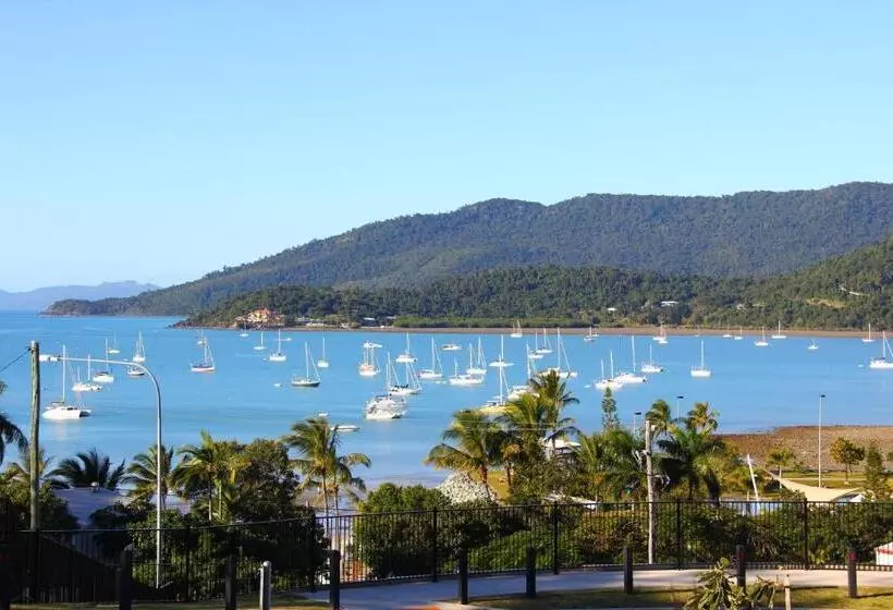 בית מלון כפרי Waterview Airlie Beach