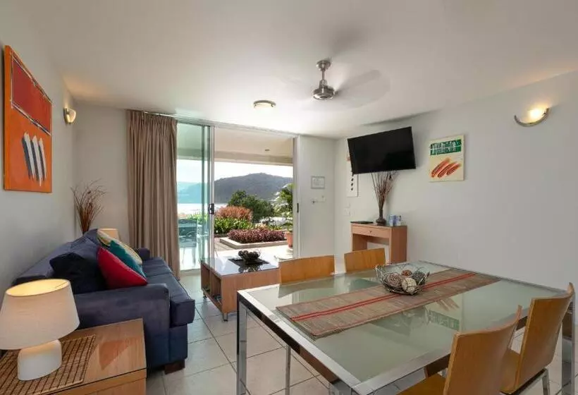 בית מלון כפרי Waterview Airlie Beach