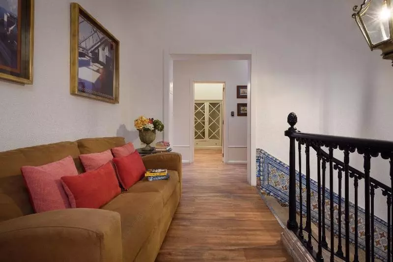 پانسیون Alecrim Ao Chiado