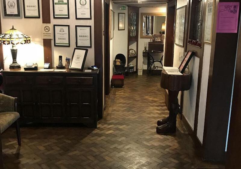 فندق Barons Court