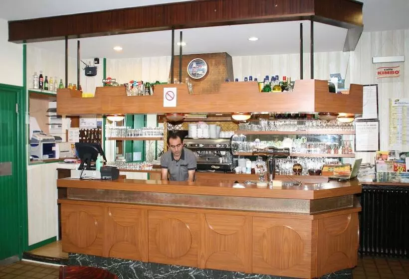 هتل Hôtel   Restaurant   Brasserie Saint Germain