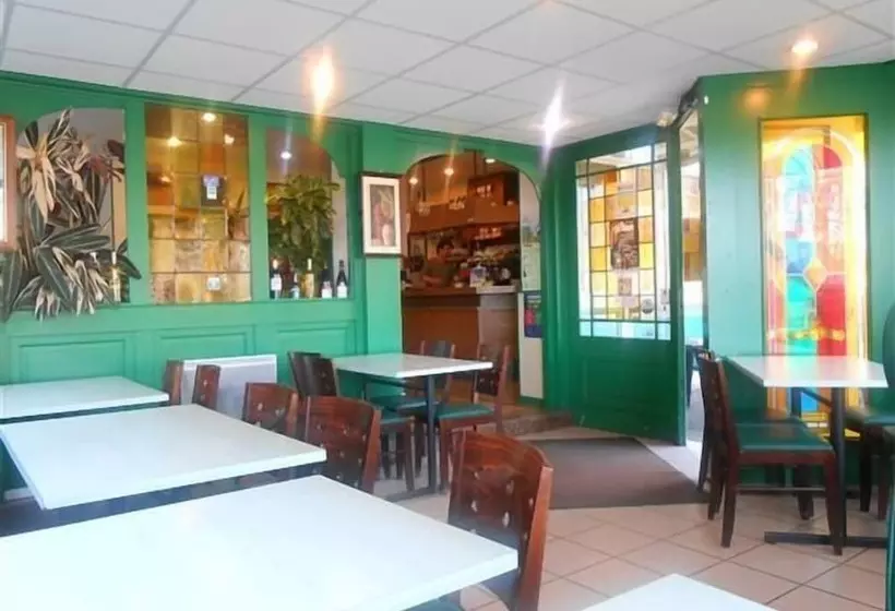 هتل Hôtel   Restaurant   Brasserie Saint Germain