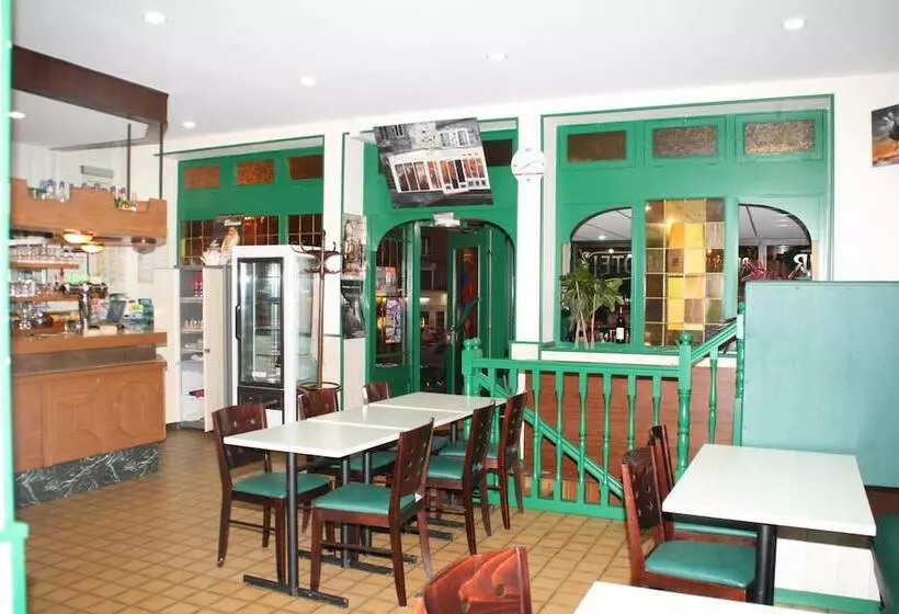 هتل Hôtel   Restaurant   Brasserie Saint Germain