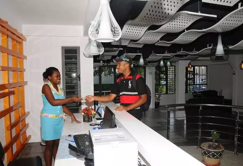 هتل Le Flamboyant