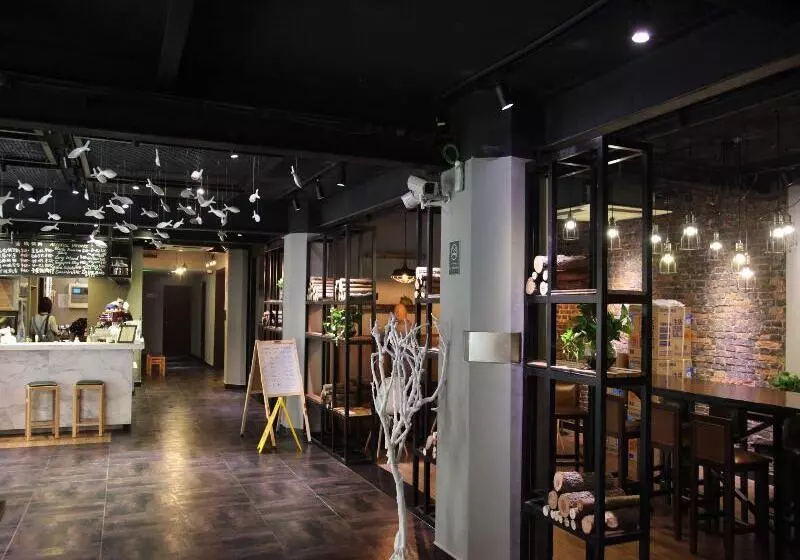 هتل Shanghai Fish Inn East Nanjing Road