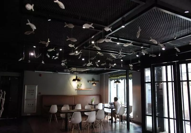 هتل Shanghai Fish Inn East Nanjing Road