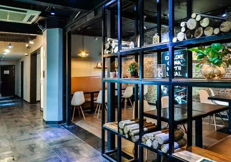 هتل Shanghai Fish Inn East Nanjing Road