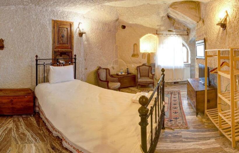 فندق Village Cave House