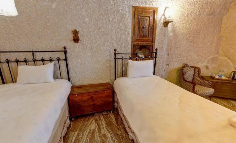 فندق Village Cave House