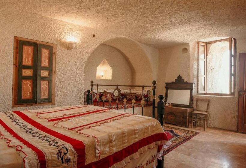 فندق Village Cave House