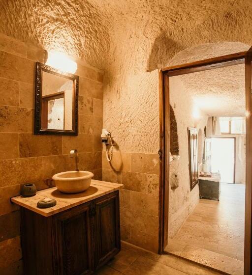 فندق Village Cave House