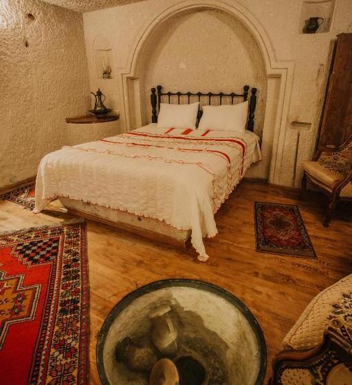 فندق Village Cave House