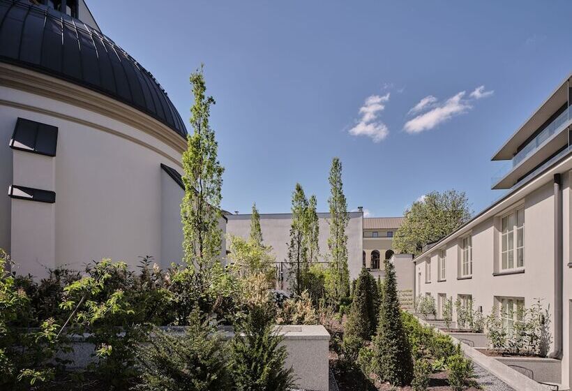 Stradom House, Autograph Collection