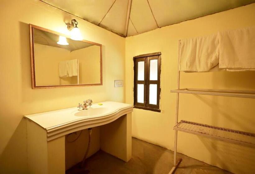 Lomakeskus Pangarh Lake Retreat