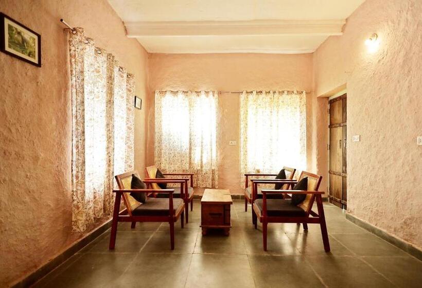 Lomakeskus Pangarh Lake Retreat