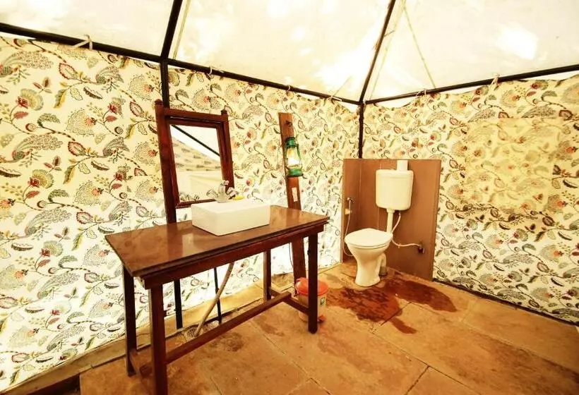 Lomakeskus Pangarh Lake Retreat