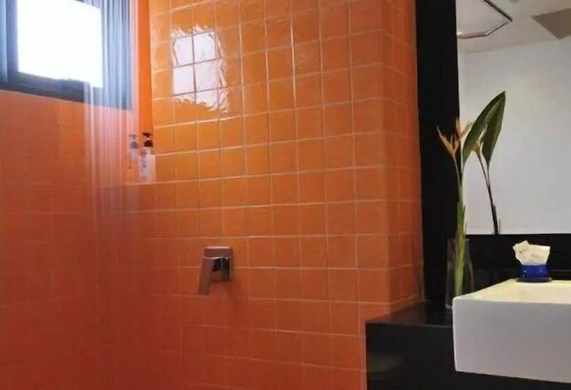 هتل At 24 Boutique