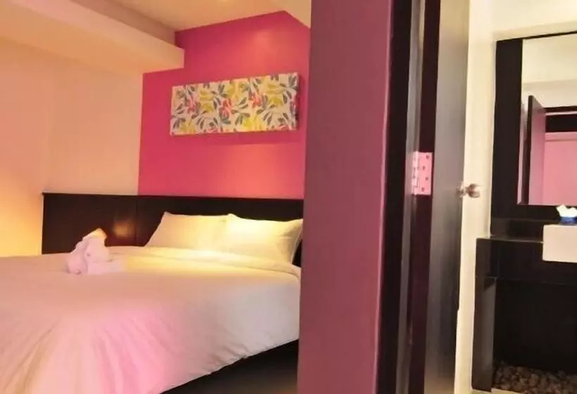 هتل At 24 Boutique