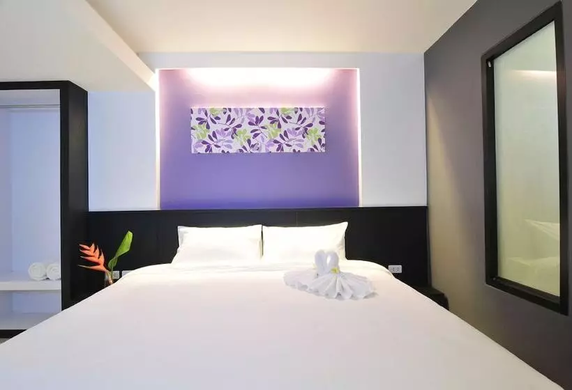 هتل At 24 Boutique