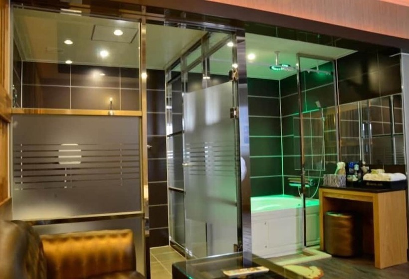 בית מלון כפרי Asia