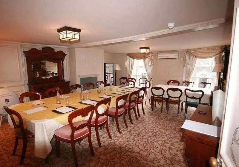 هتل Colchester Boutique