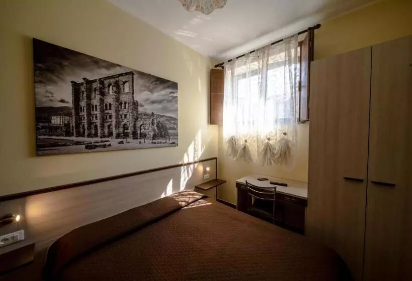 هتل La Belle Epoque