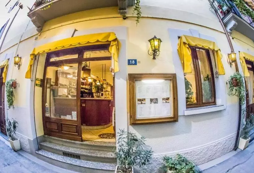 هتل La Belle Epoque