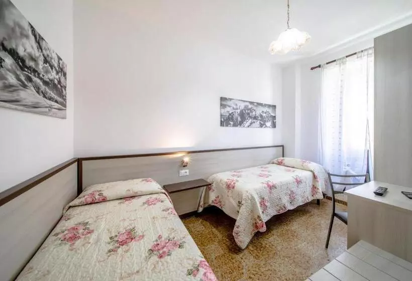 هتل La Belle Epoque