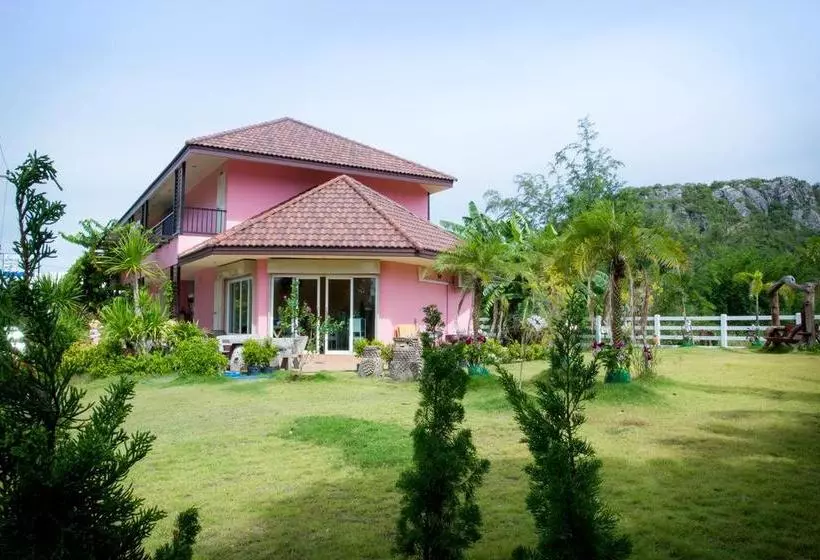 Hotel Nam Talay Resort