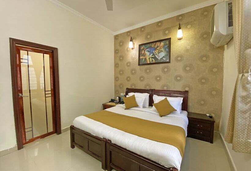 Hotel Nirvana Palace