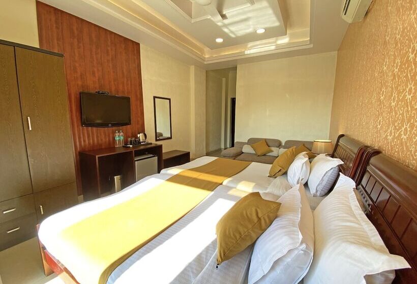 Hotel Nirvana Palace