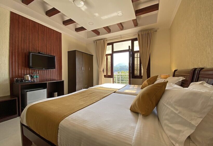 Hotel Nirvana Palace