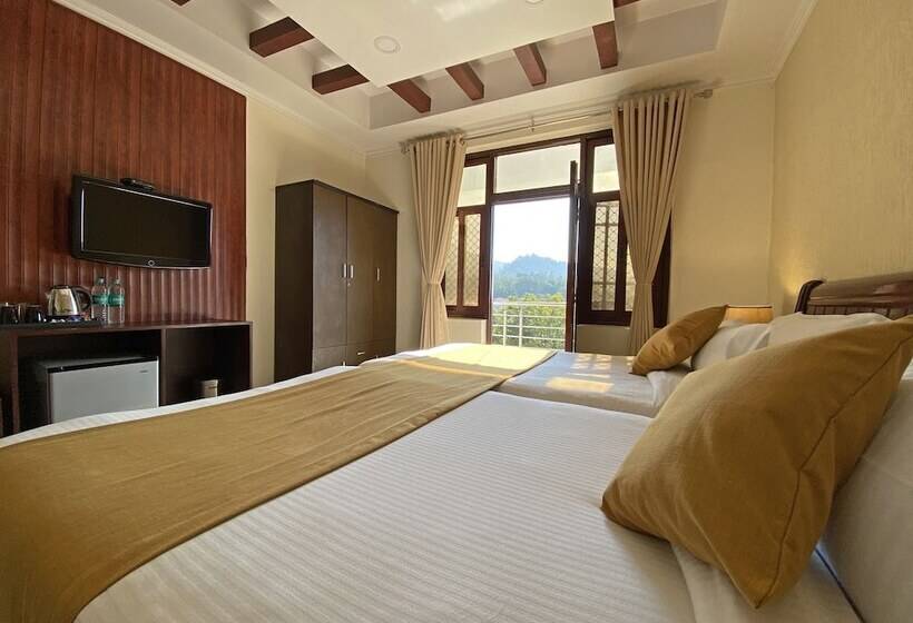 Hotel Nirvana Palace